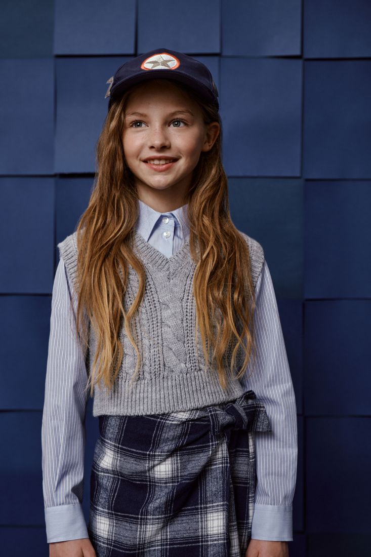 Gilet Bambina in Maglia | Scollo a V e Lavorazione Intrecciata PLEASE l'aquiloneGilet magliaabbigliamento bambina